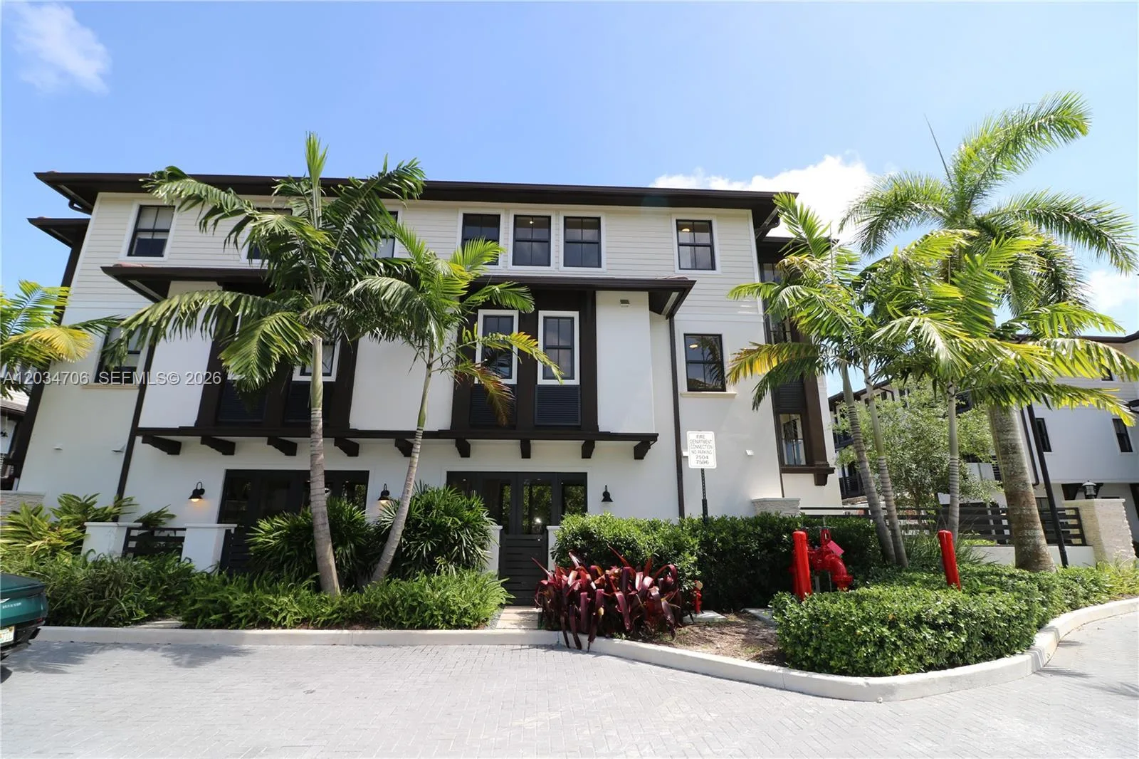 7504 SW 100th St, Pinecrest, FL 33156