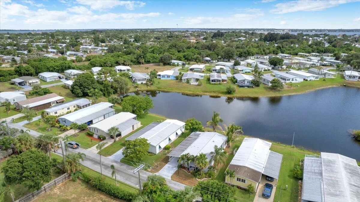 360 NE Jade Circle, Jensen Beach, FL 34957 — zdjęcie 3