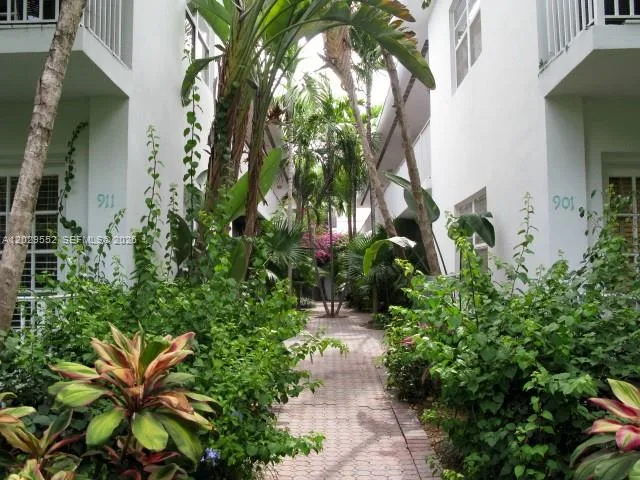 911 Meridian Ave # 206, Miami Beach, FL 33139