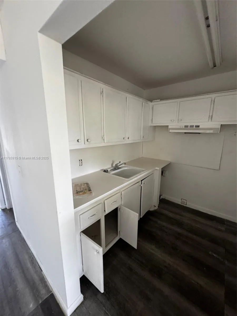 42 Sheffield B # B, West Palm Beach, FL 33417 photo 4