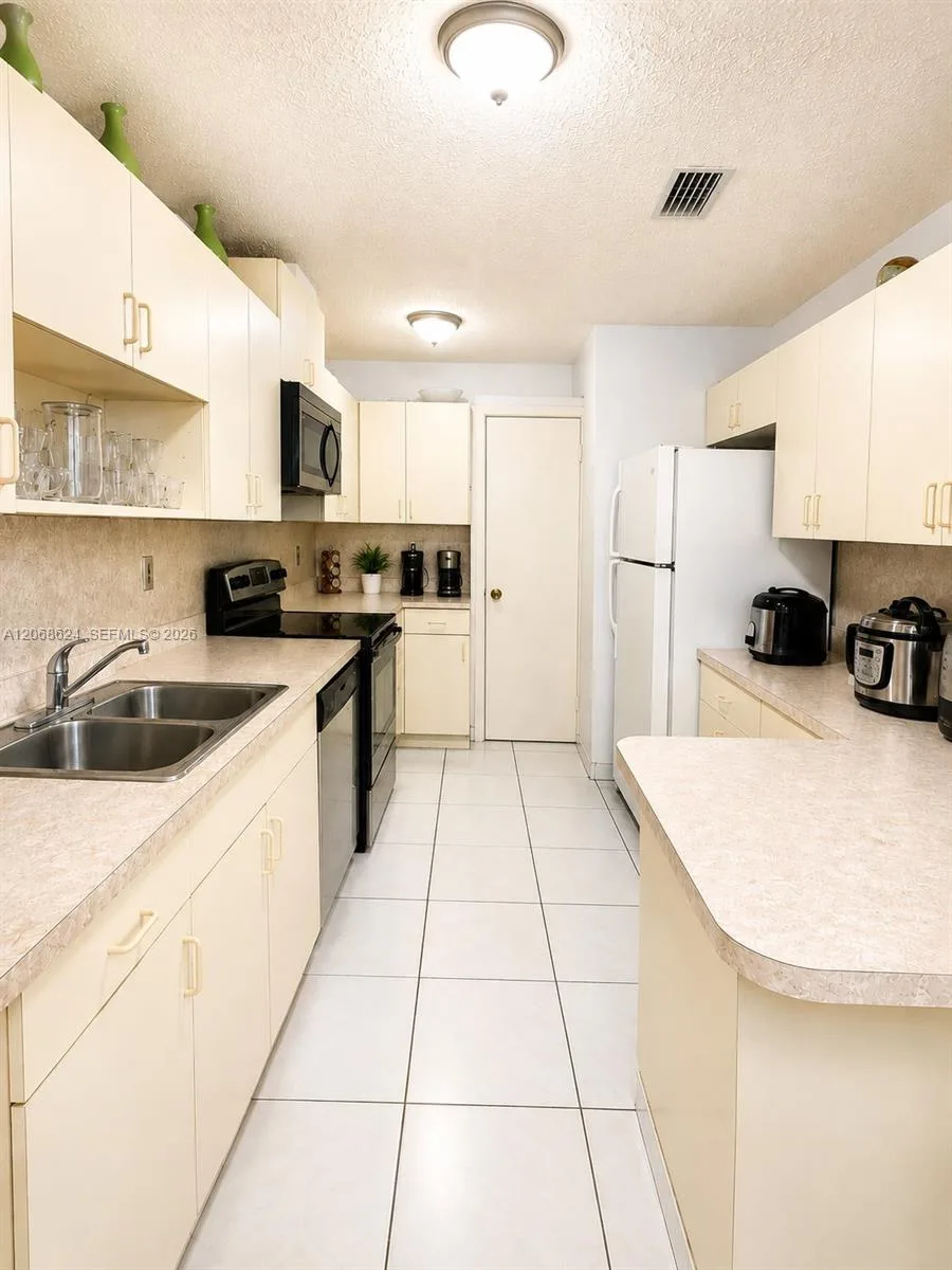 19811 SW 116th ave, Miami, FL 33157 photo 9