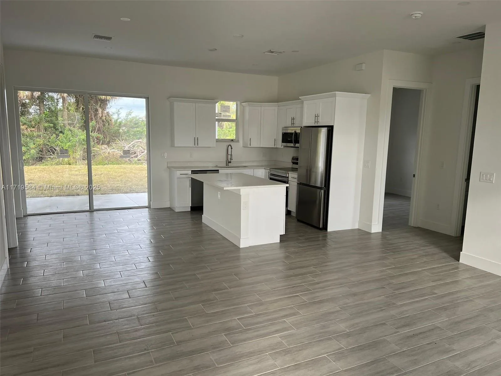 526 kilgour ave S, Lehigh Acres, FL 33974 photo 3