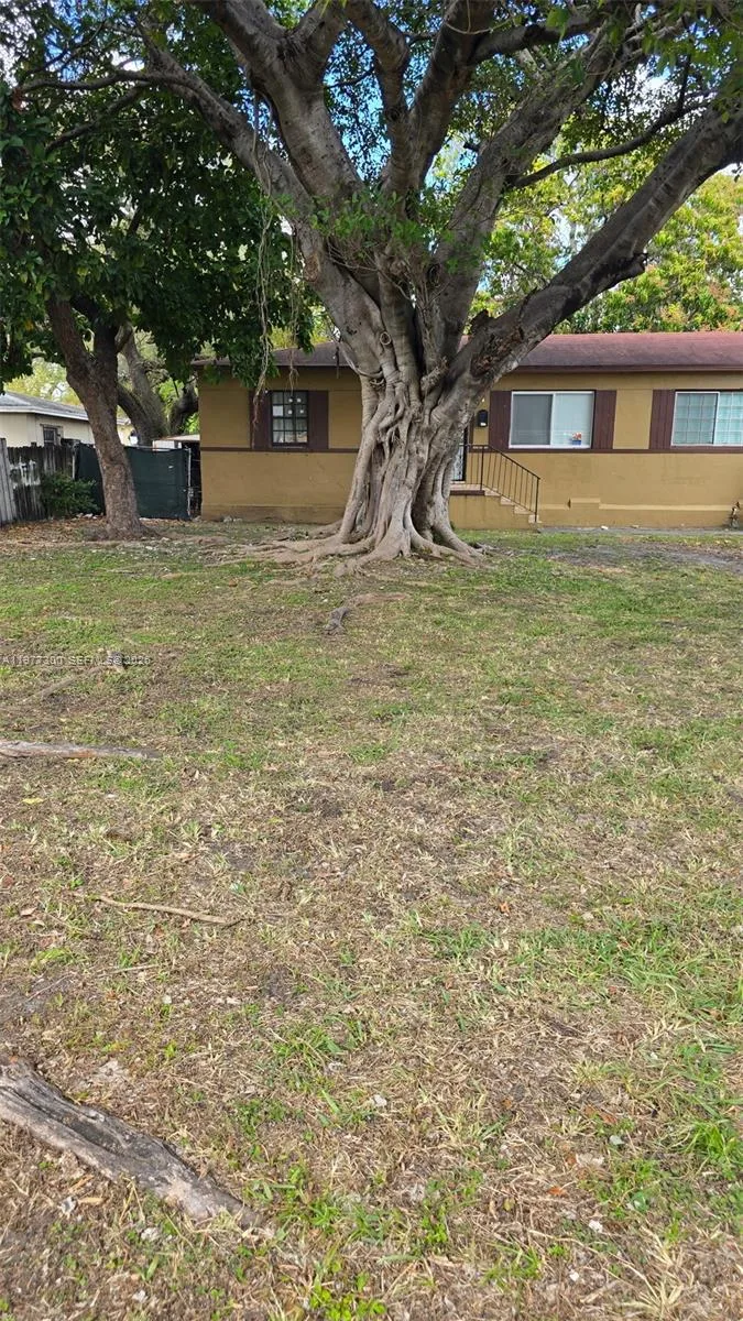 6910 NW 5th Pl, Miami, FL 33150 photo 3