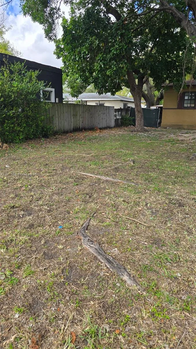 6910 NW 5th Pl, Miami, FL 33150 photo 4