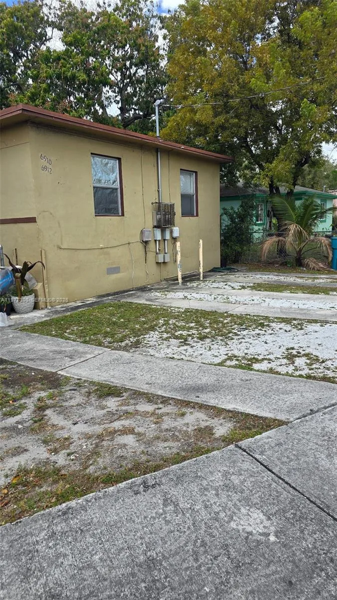 6910 NW 5th Pl, Miami, FL 33150 photo 9