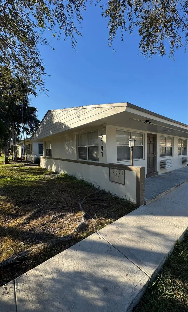 2191 NE 167th St # 1, North Miami Beach, FL 33162