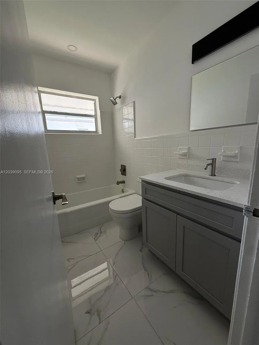 2191 NE 167th St # 1, North Miami Beach, FL 33162 photo 3