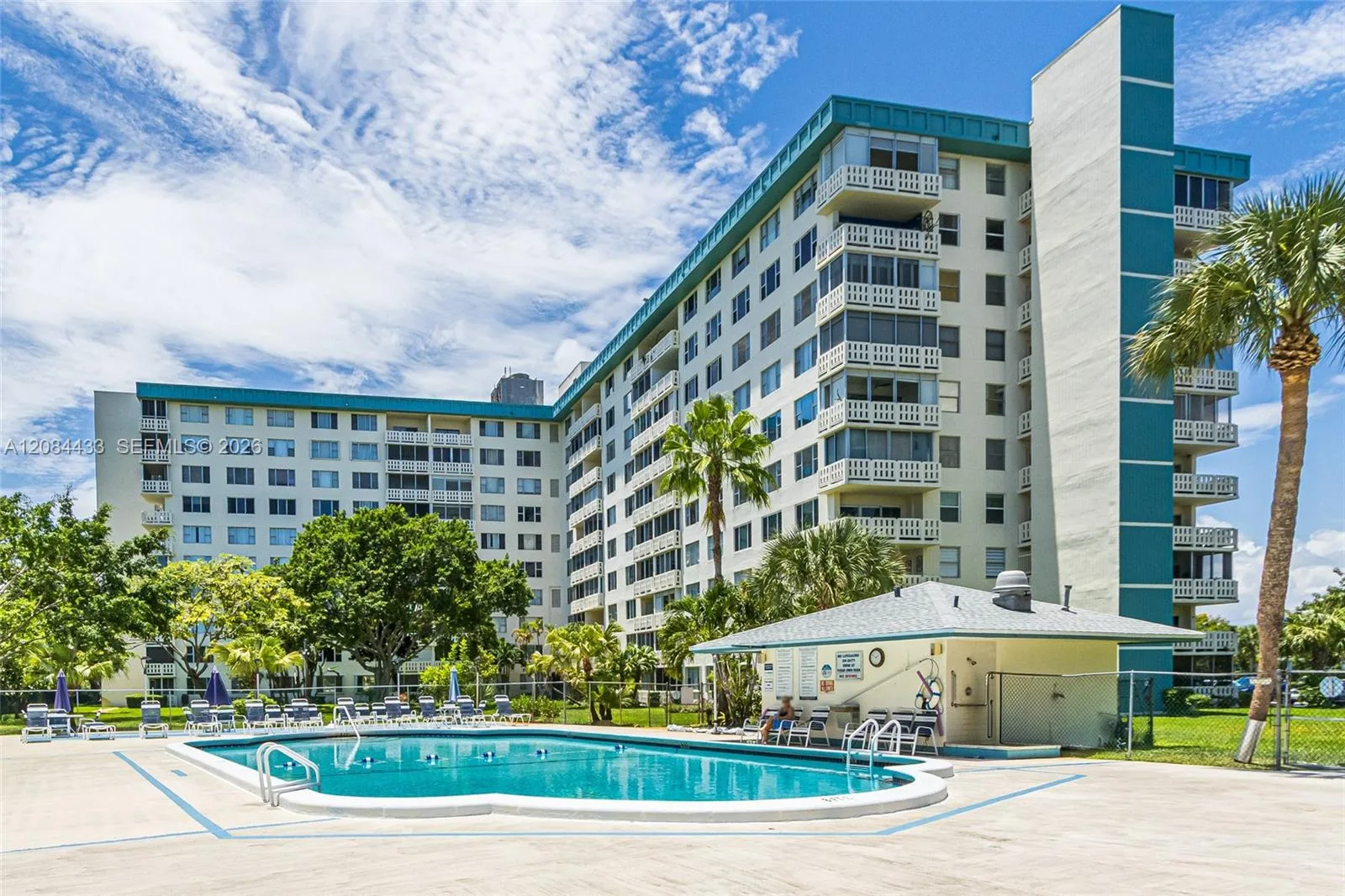 4330 Hillcrest Dr # 520, Hollywood, FL 33021