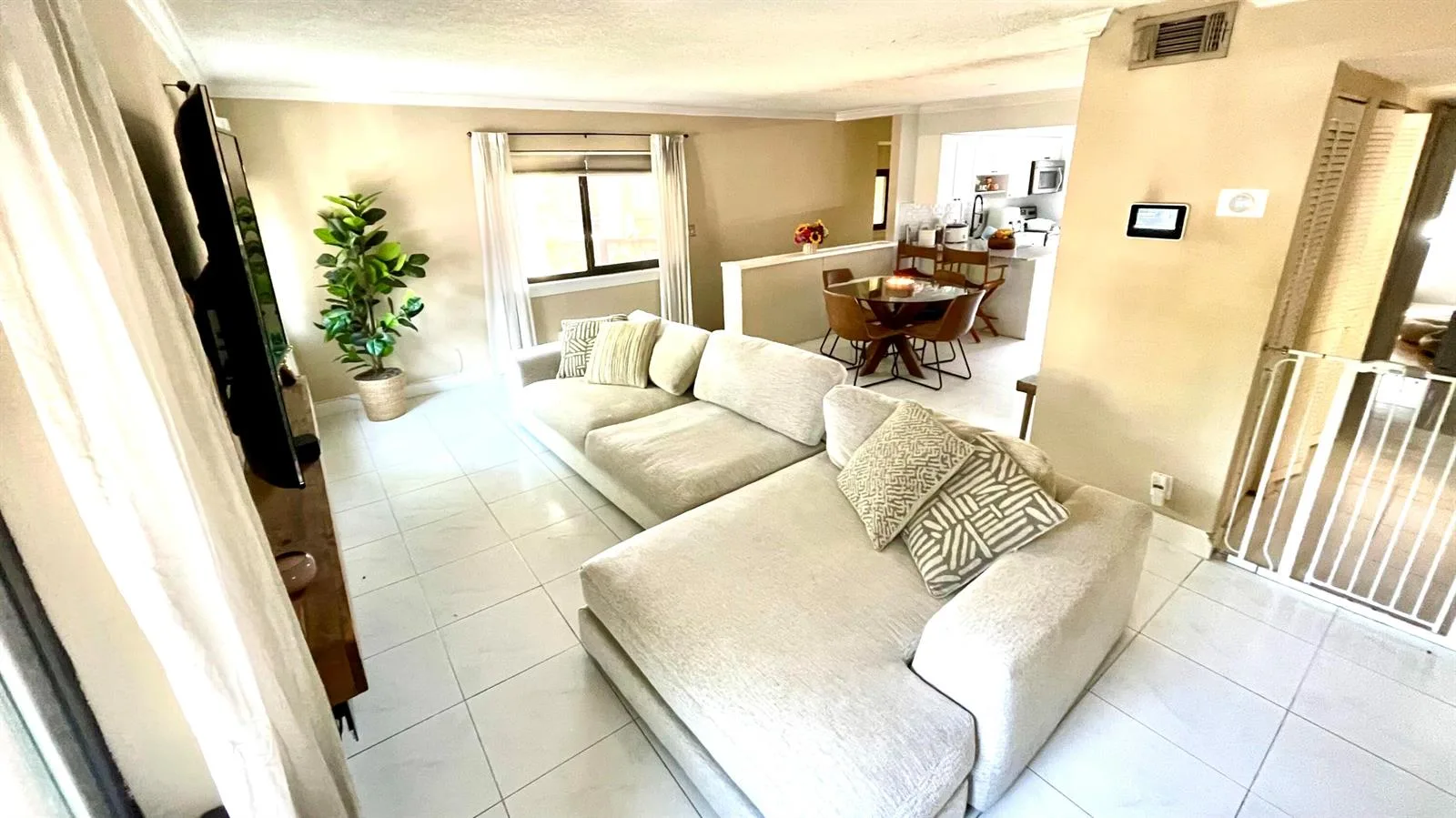 134 Wimbledon Lakes Drive, Plantation, FL 33324 photo 5