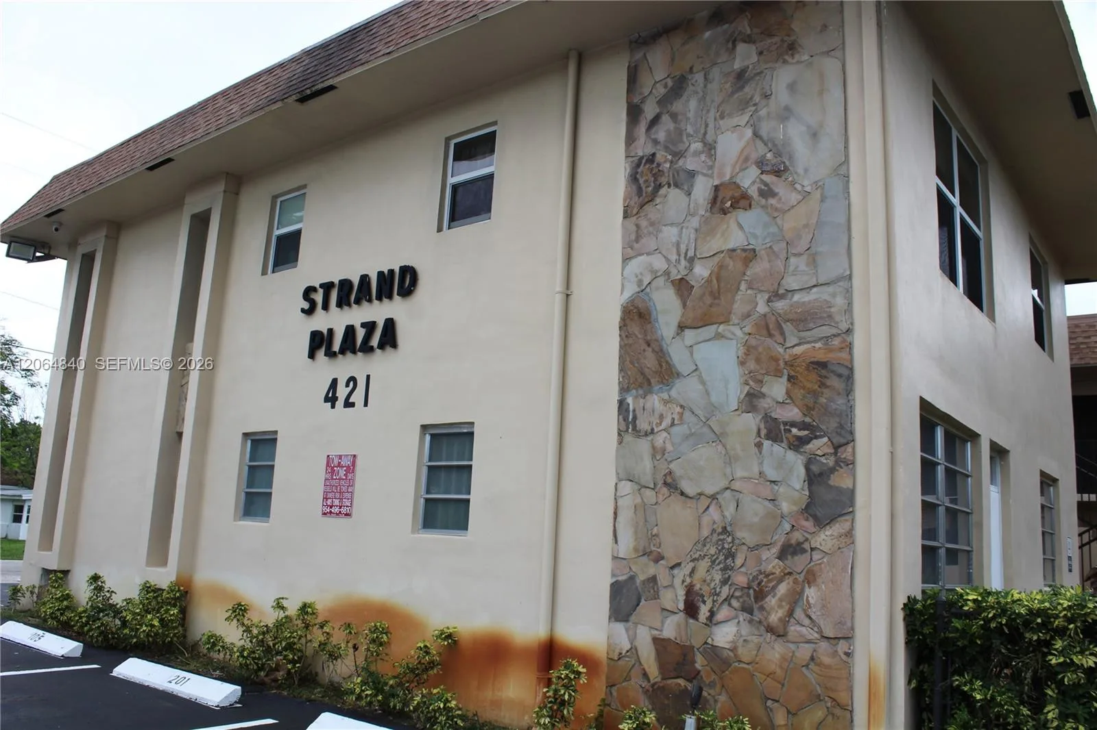 421 NE 1st St # 112, Hallandale Beach, FL 33009