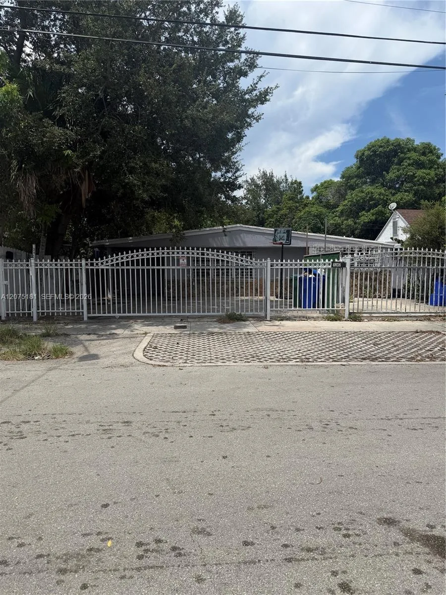 1345 NW 25th St, Miami, FL 33142