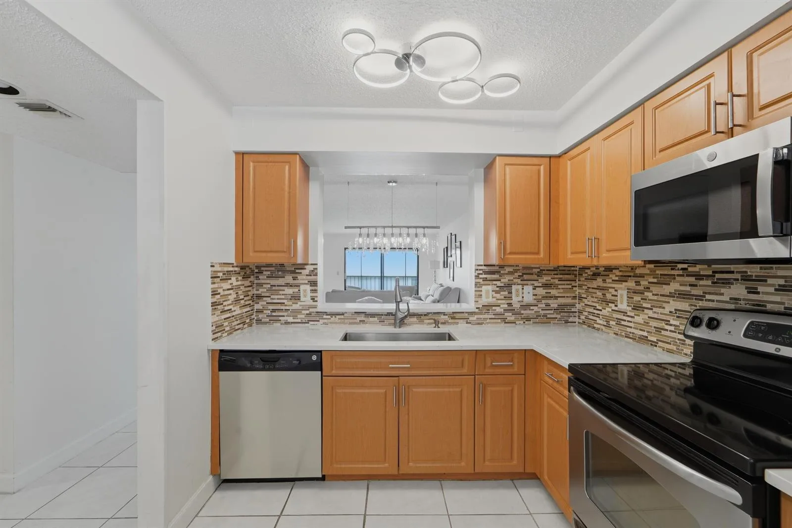 6093 POINTE REGAL Circle # 209, Delray Beach, FL 33484