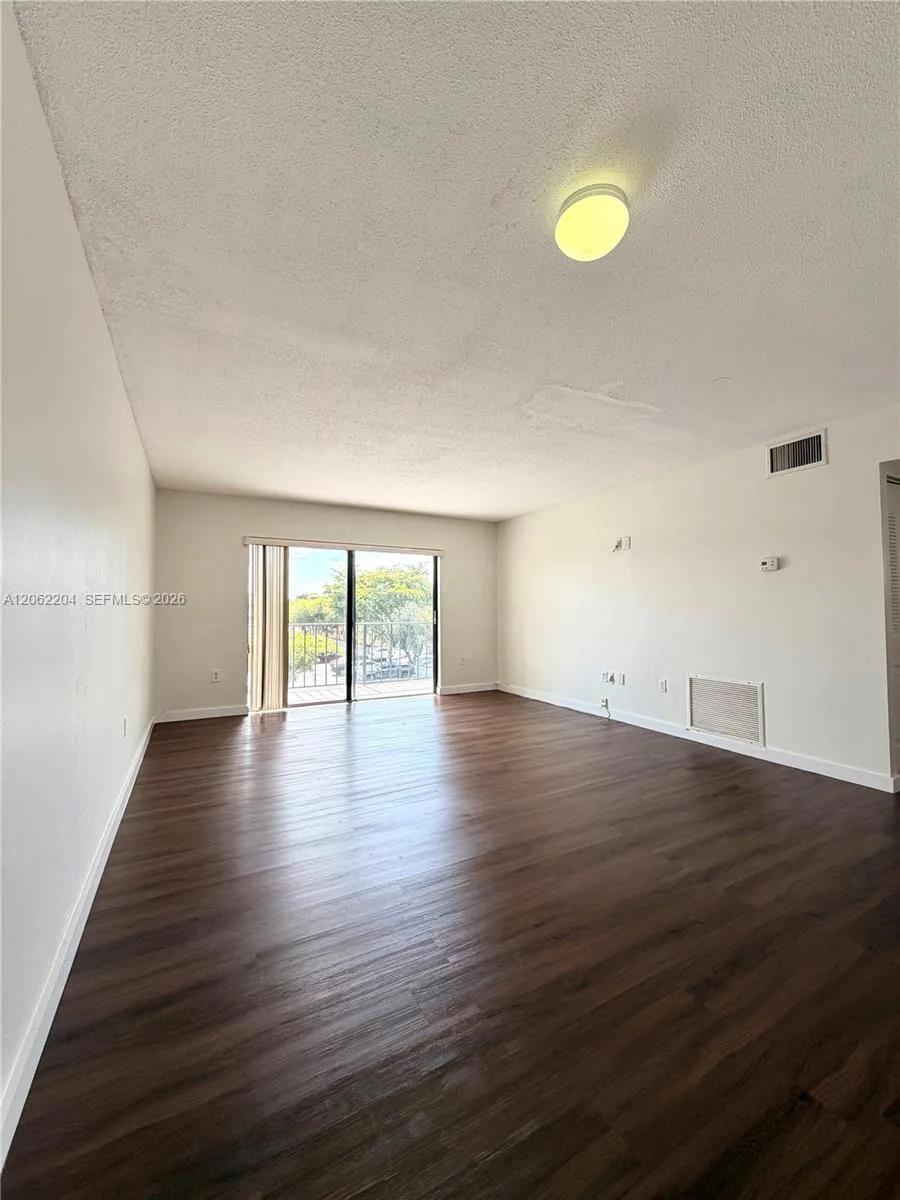 10431 N Kendall Dr # D314, Miami, FL 33176 photo 2
