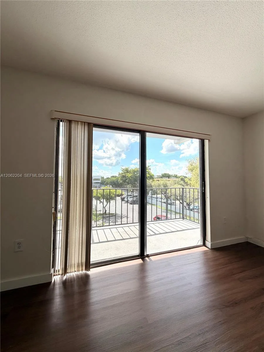 10431 N Kendall Dr # D314, Miami, FL 33176 photo 4