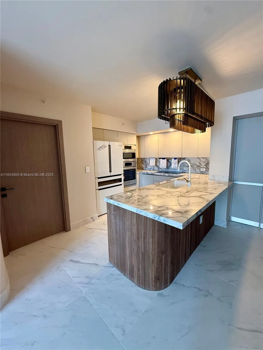 2080 S Ocean Dr # 809, Hallandale Beach, FL 33009