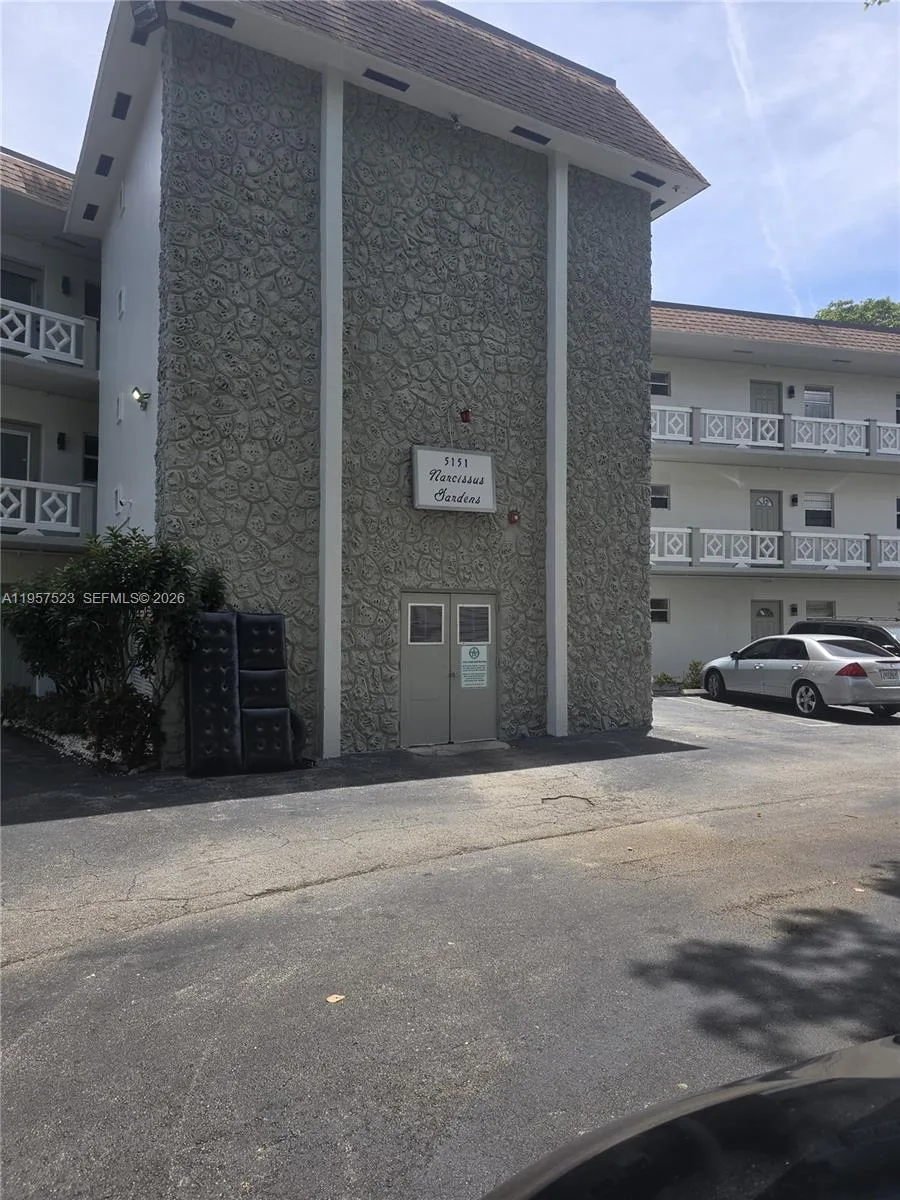 5151 W Oakland Park Blvd # 303, Lauderdale Lakes, FL 33313