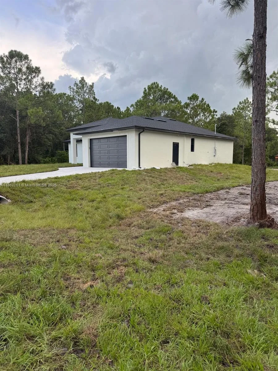2217 Jefferson Ave, Other City - In The State Of Florida, FL 33920 photo 3