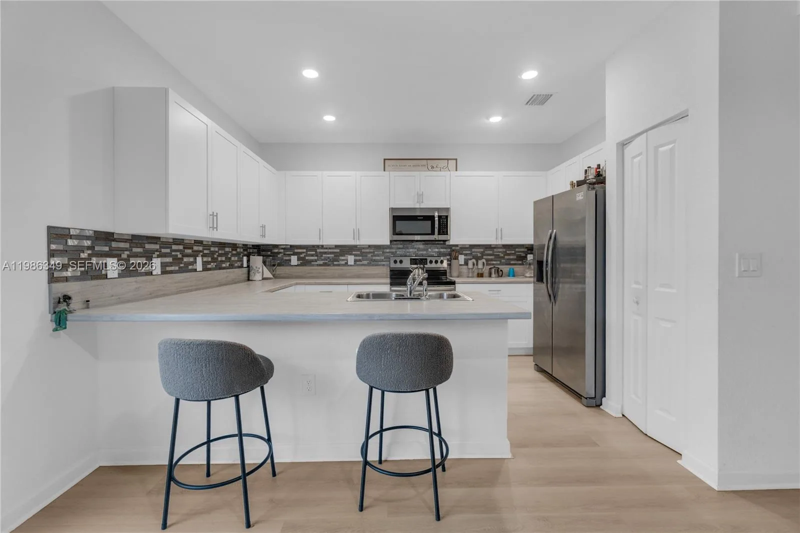 21068 NE 8th Ave, Miami, FL 33179 photo 9