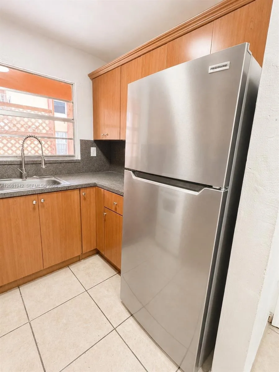 6850 W 14th Ct # B17, Hialeah, FL 33014