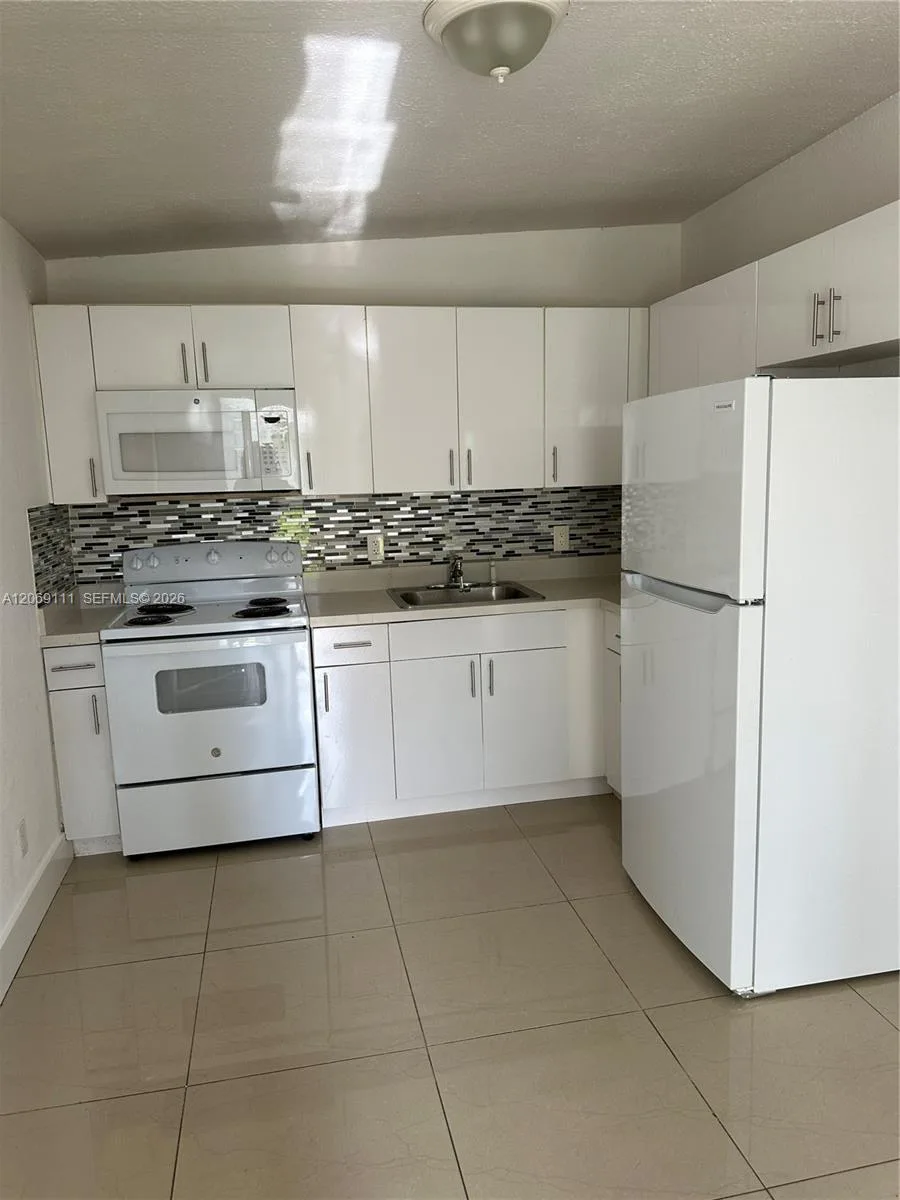 2222 Van Buren St # 12, Hollywood, FL 33020