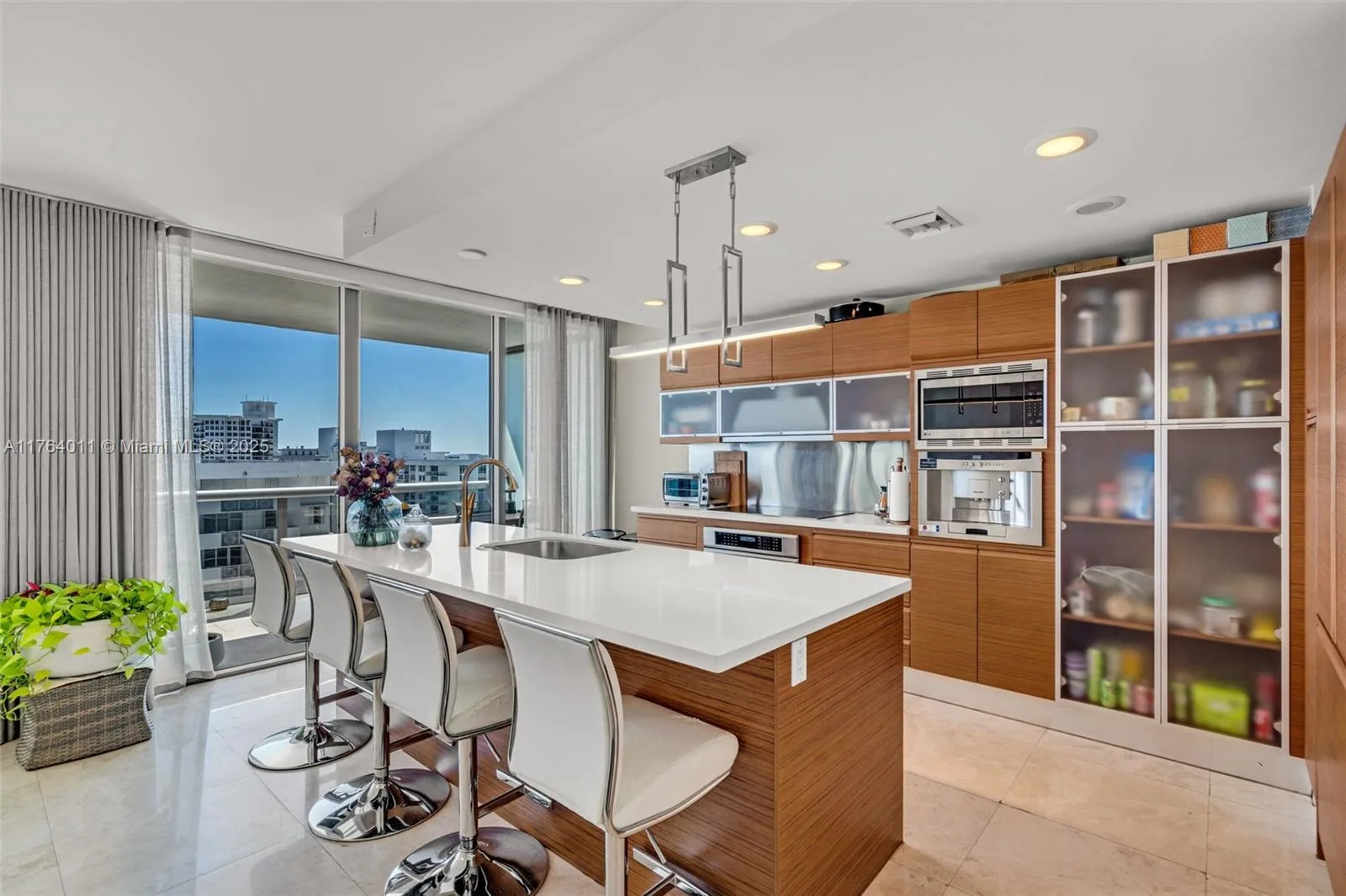 5875 Collins Ave # 1704, Miami Beach, FL 33140 photo 11