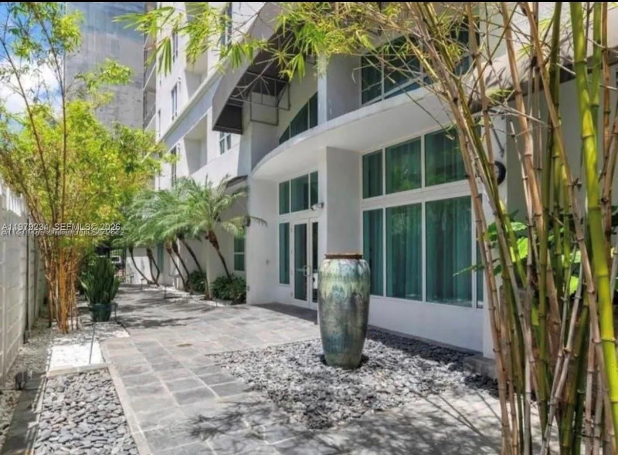 234 NE 3rd St # 608, Miami, FL 33132 photo 2