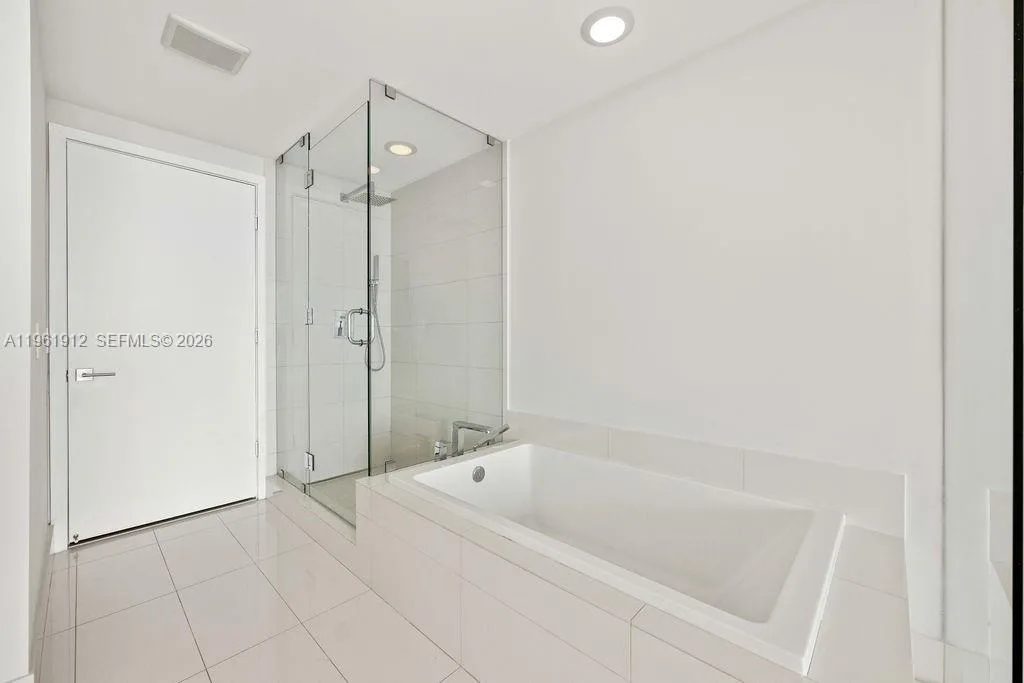 650 NE 32nd St # 2205, Miami, FL 33137 photo 11