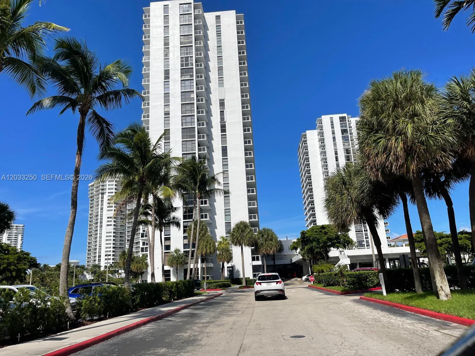 20505 E Country Club Dr # 734, Aventura, FL 33180