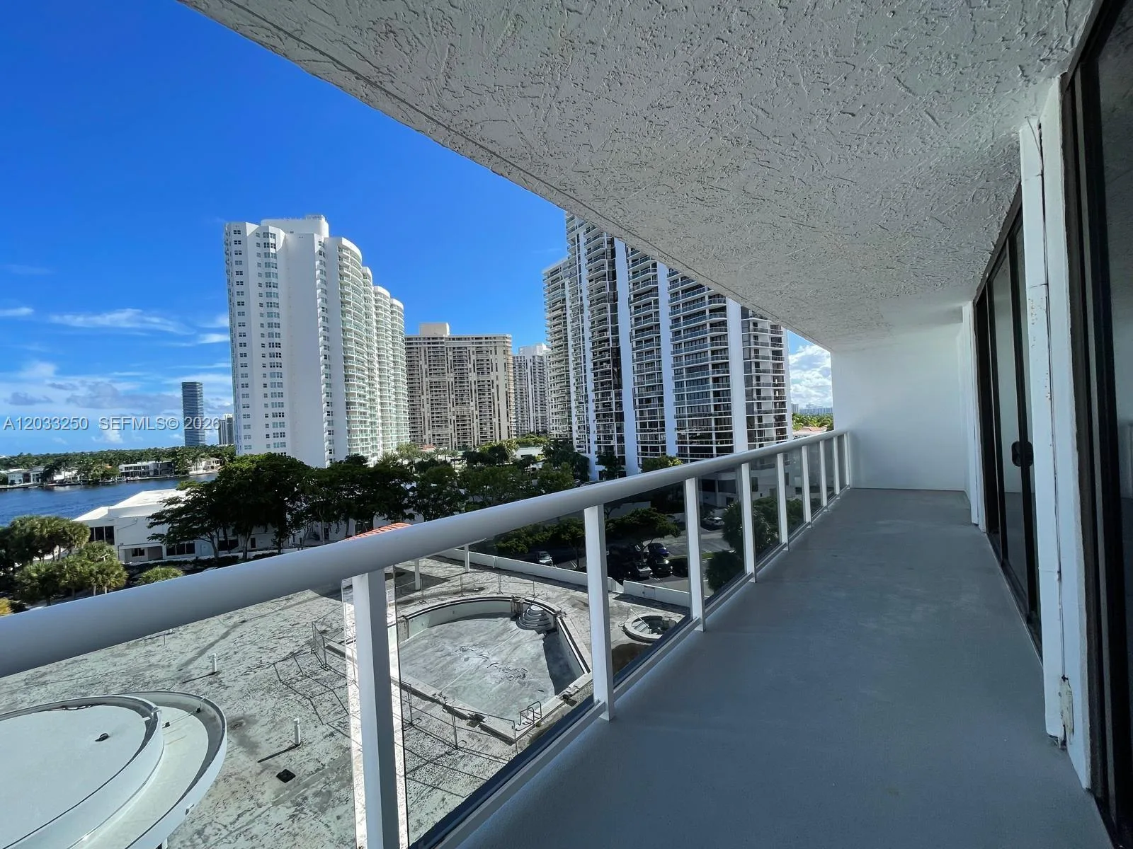 20505 E Country Club Dr # 734, Aventura, FL 33180 photo 4