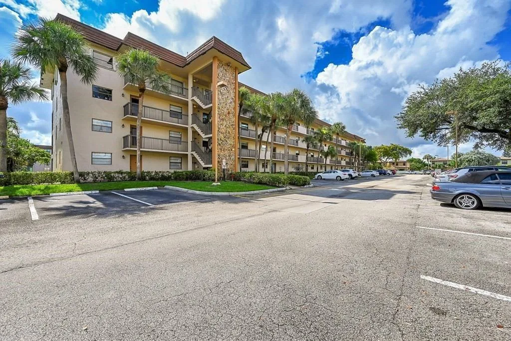 6095 N Sabal Palm Boulevard # 212, Tamarac, FL 33319