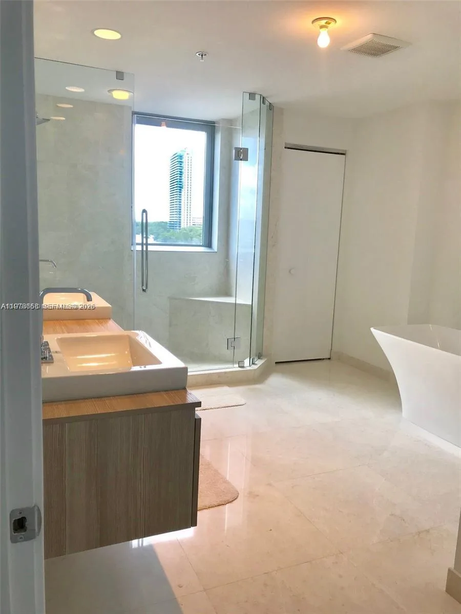17111 Biscayne Blvd # 408, North Miami Beach, FL 33160 photo 11
