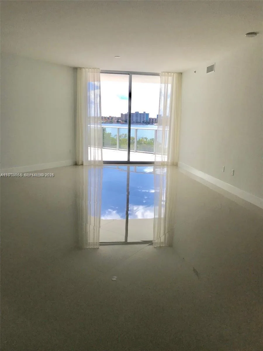 17111 Biscayne Blvd # 408, North Miami Beach, FL 33160 photo 2