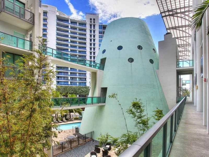 6000 Collins Ave # 521, Miami Beach, FL 33140