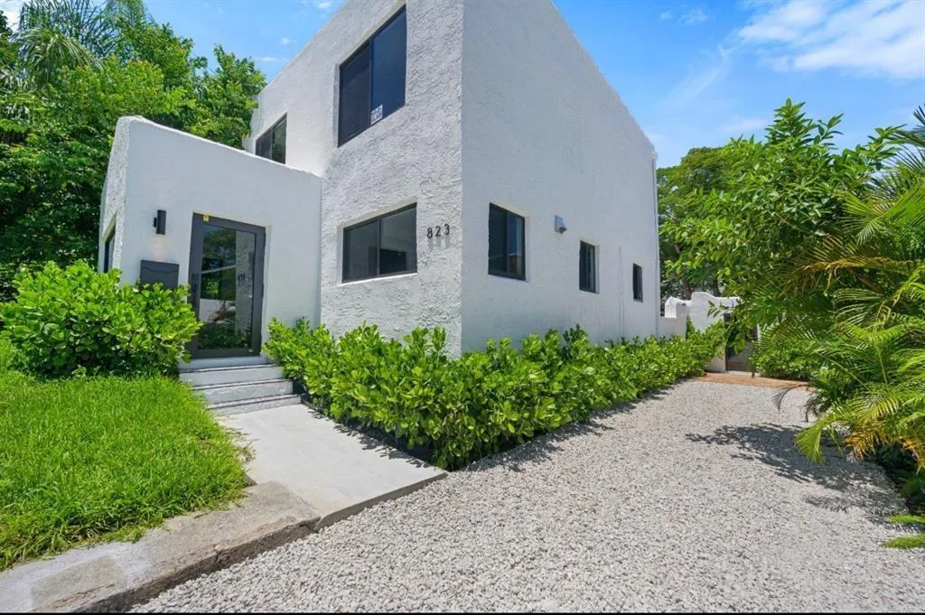 823 33RD Street, West Palm Beach, FL 33407 photo 2