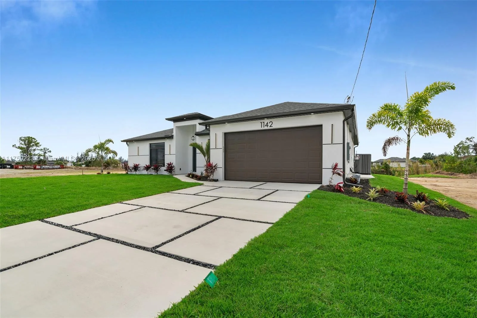1142 NE 37th ST, Cape Coral, FL 33909 photo 2