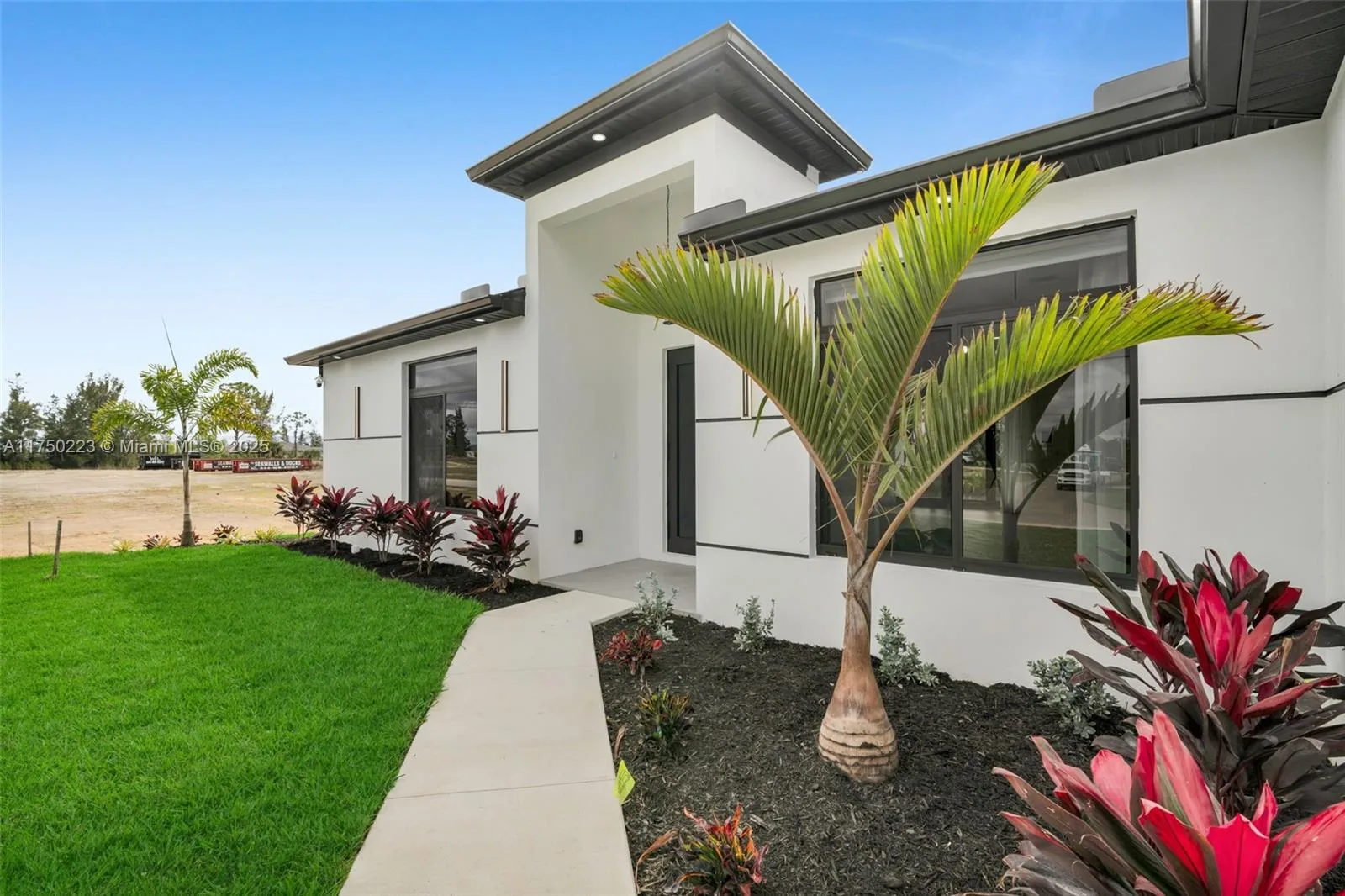 1142 NE 37th ST, Cape Coral, FL 33909 photo 4