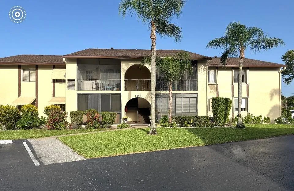 101 LAKE PINE Circle # B-2, FL 33463