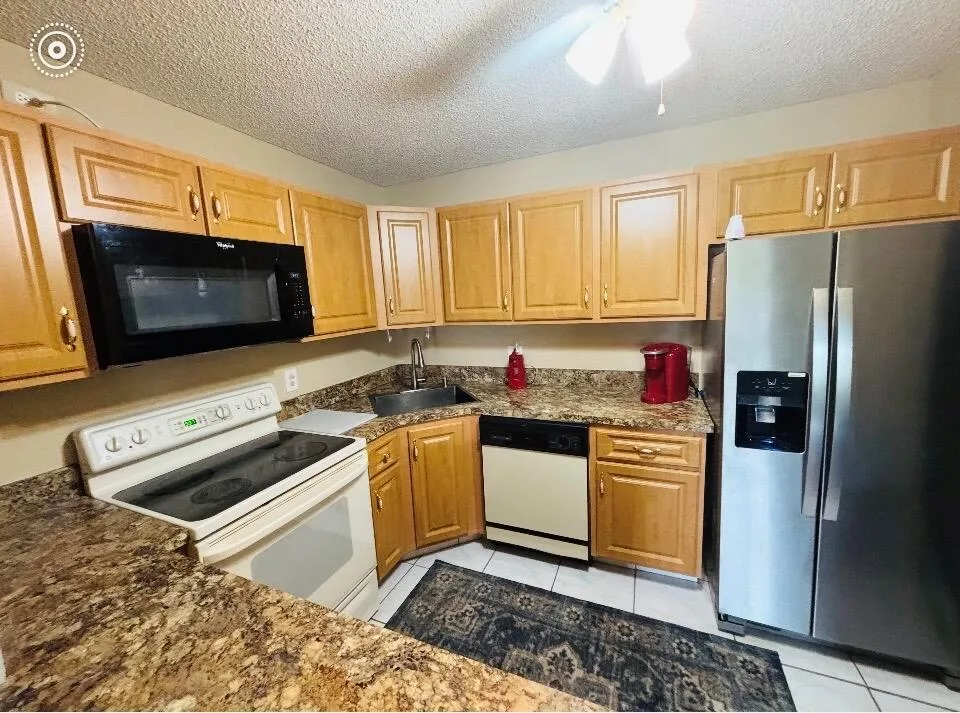 101 LAKE PINE Circle # B-2, FL 33463 photo 2