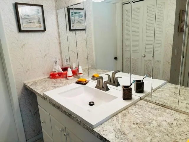 101 LAKE PINE Circle # B-2, FL 33463 photo 3