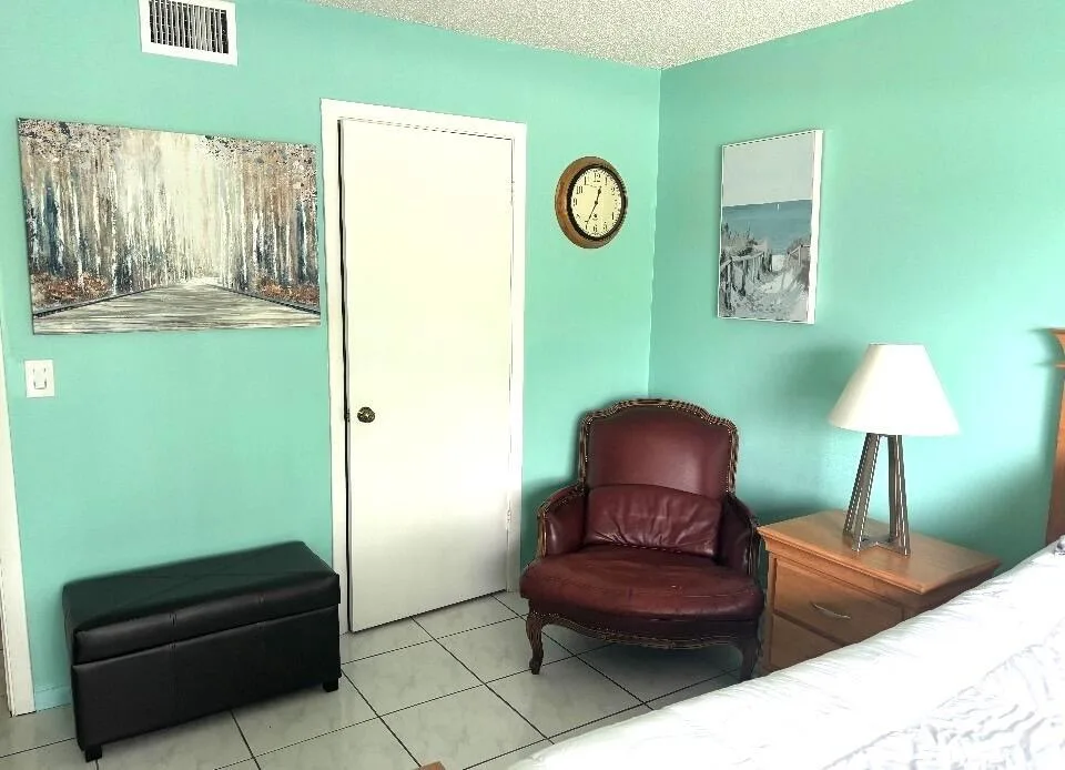 101 LAKE PINE Circle # B-2, FL 33463 photo 8