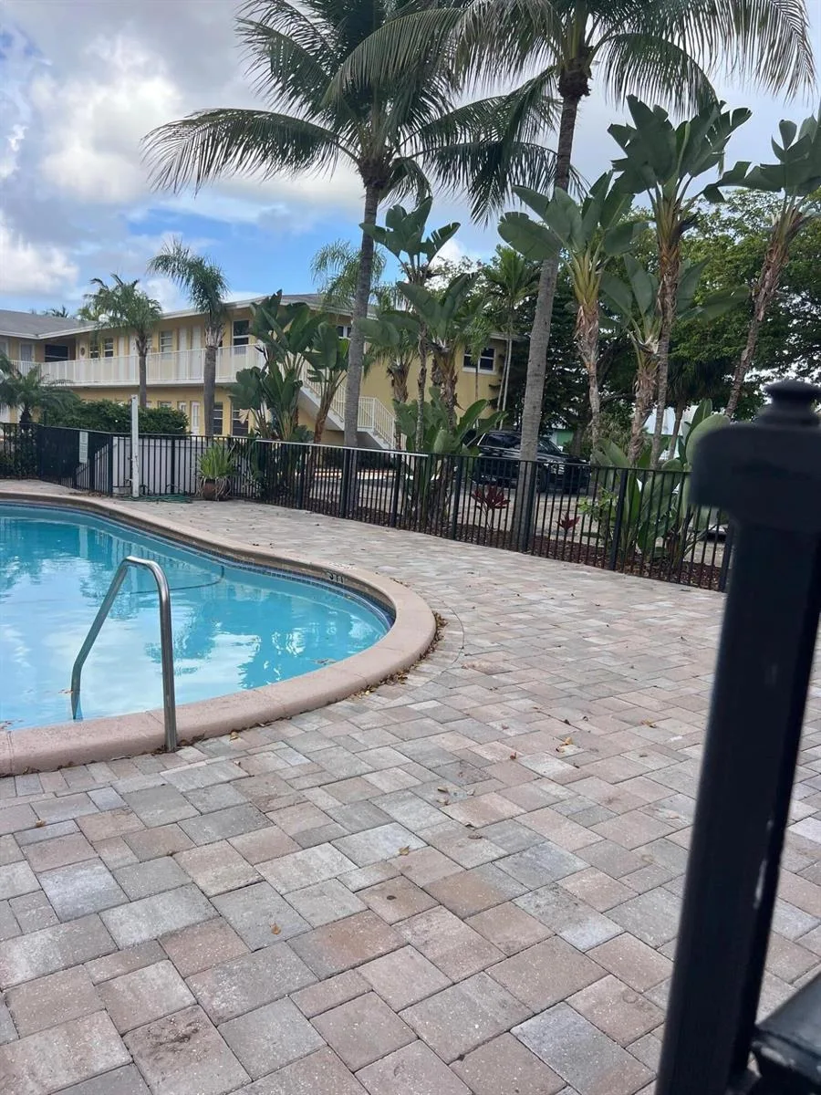 4051 NE 13th Avenue # 61-3, Oakland Park, FL 33334