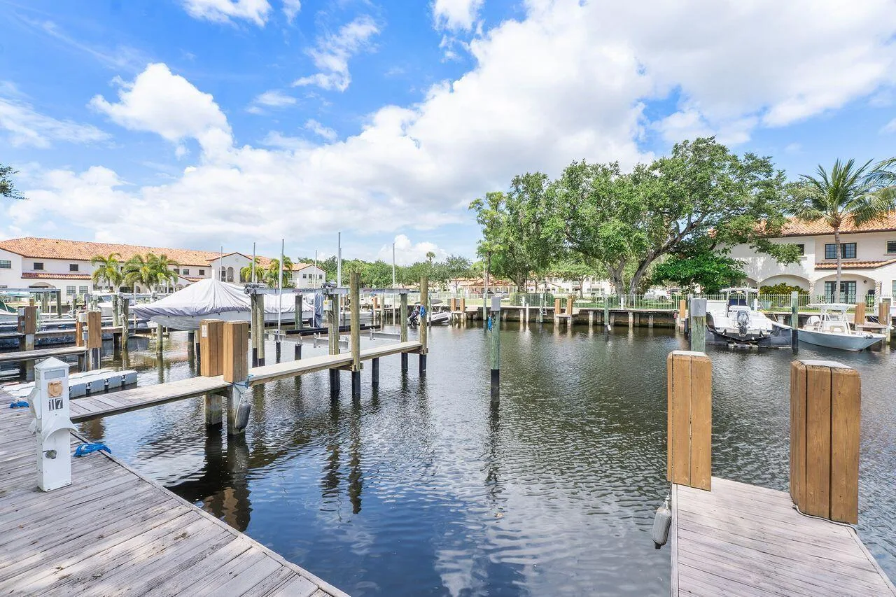 2932 Hidden Harbour Court, Dania Beach, FL 33312