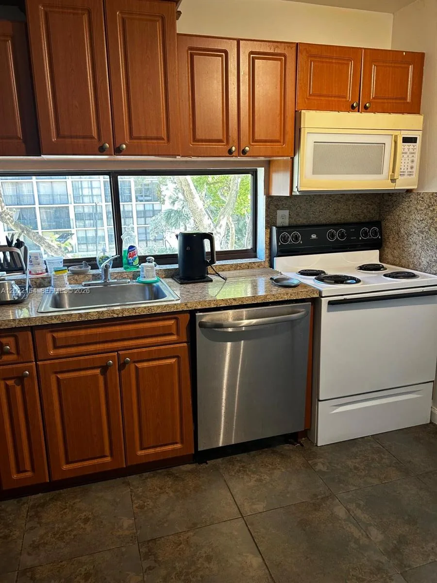 17021 N Bay Rd # 327, Sunny Isles Beach, FL 33160