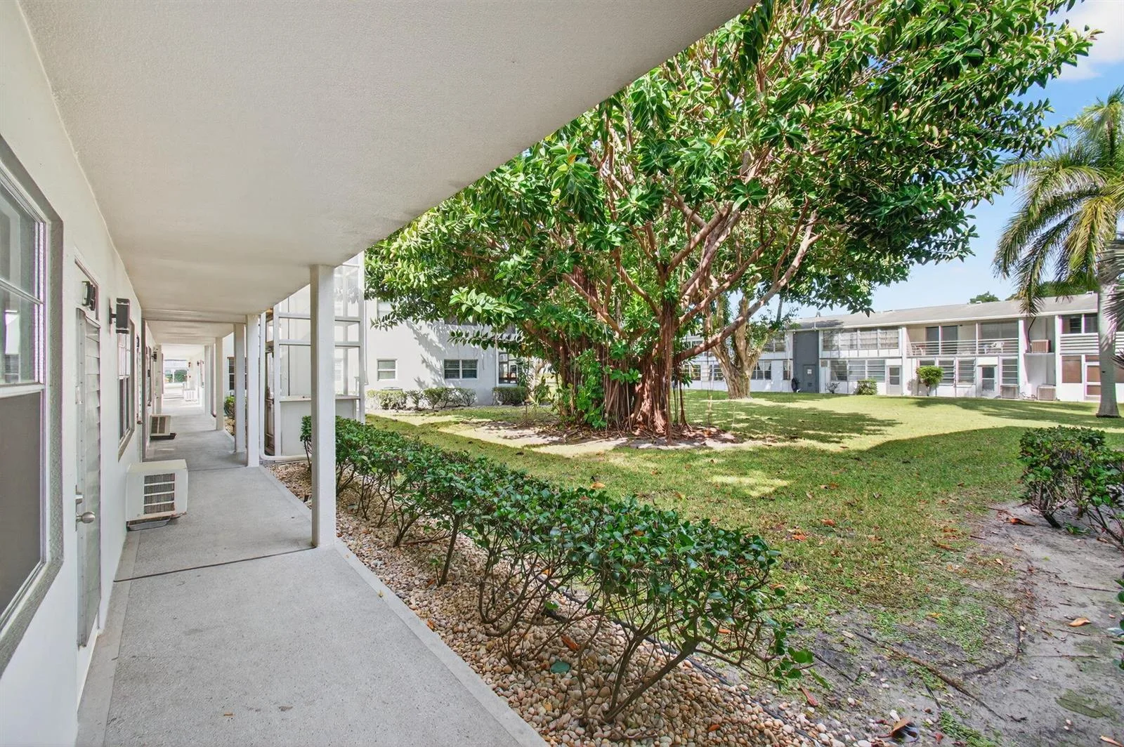 247 Ventnor R, Deerfield Beach, FL 33442 photo 3
