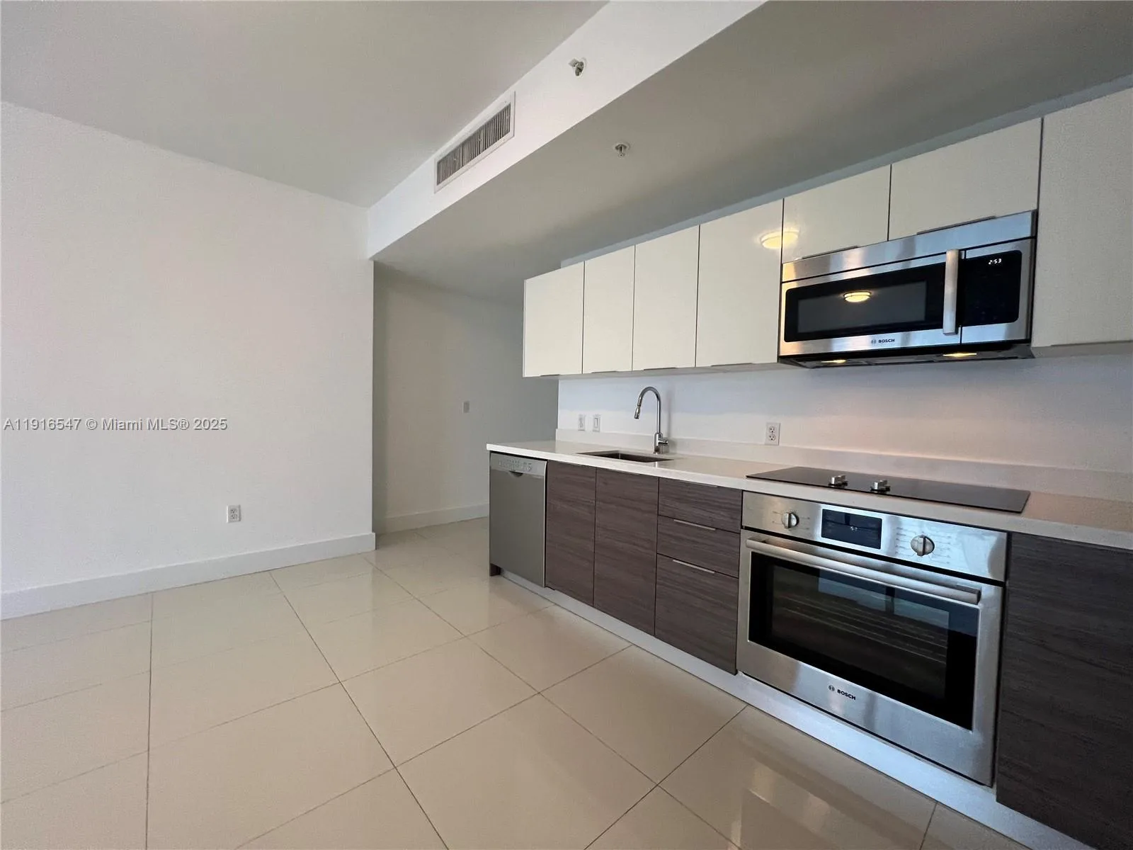 1010 SW 2nd Ave # 1610, Miami, FL 33130 photo 5