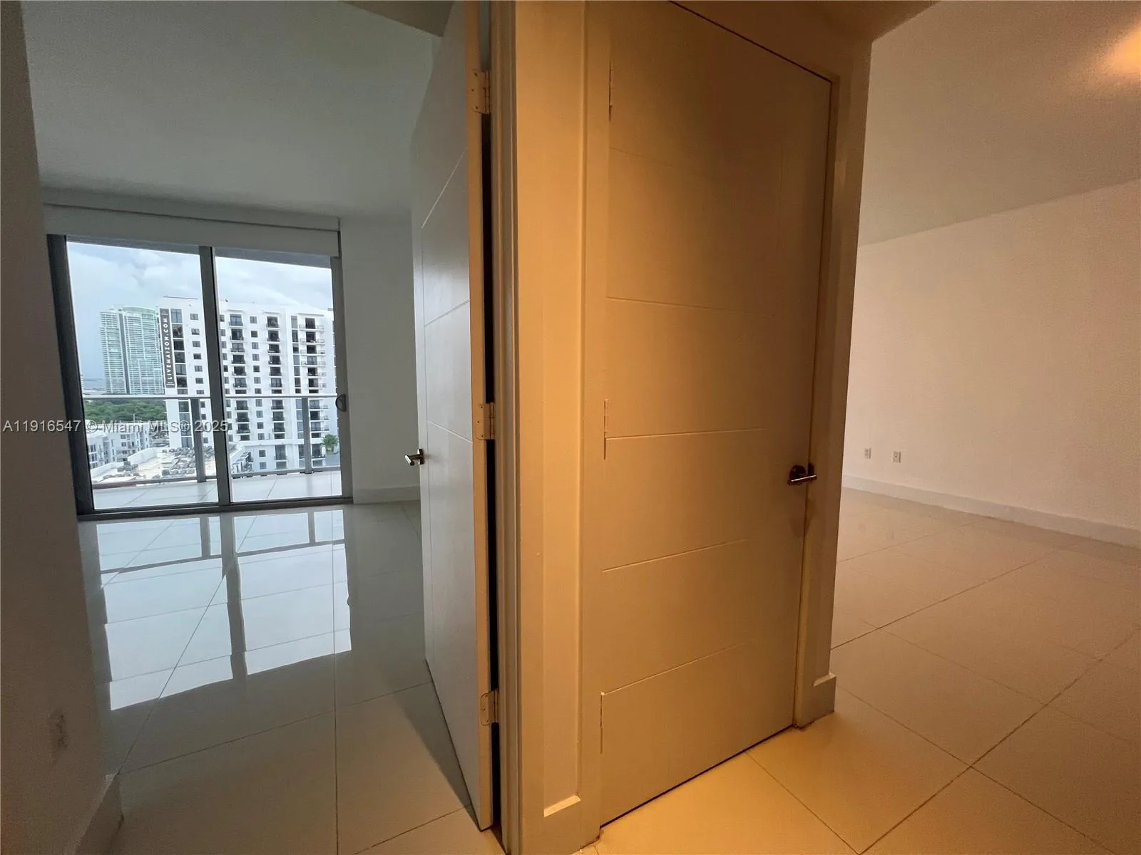 1010 SW 2nd Ave # 1610, Miami, FL 33130 photo 6
