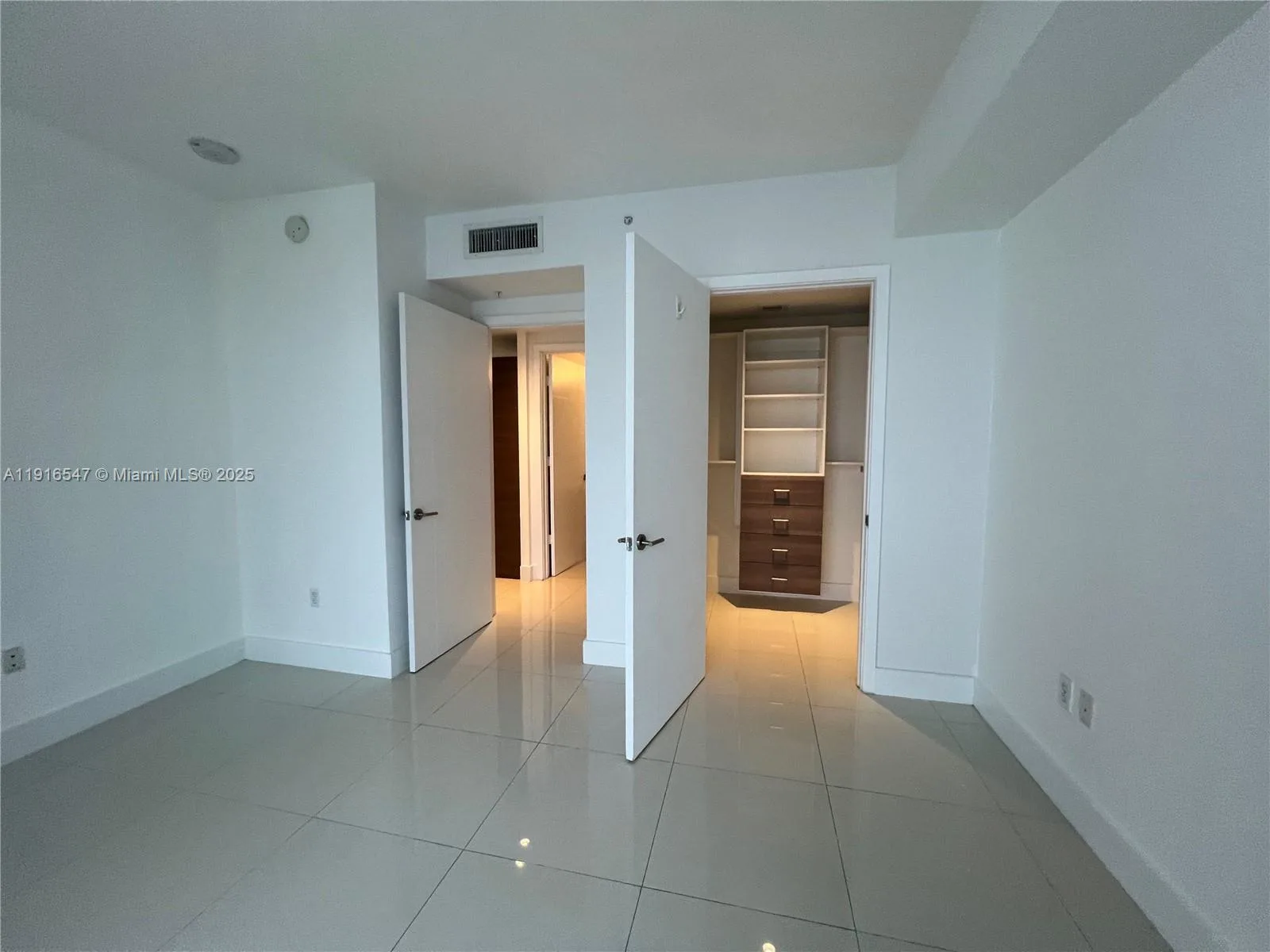 1010 SW 2nd Ave # 1610, Miami, FL 33130 photo 8