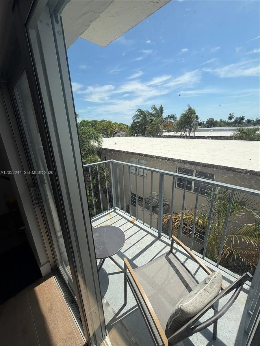 1960 Marseille Dr # 304, Miami Beach, FL 33141
