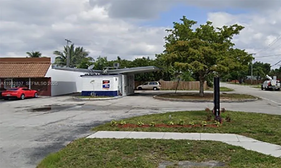 7761 Johnson St, Pembroke Pines, FL 33024 photo 2