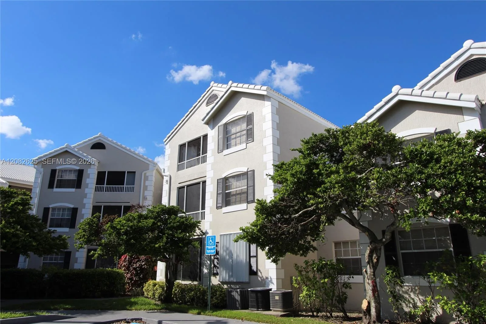 2881 N Oakland Forest Dr # 206, Oakland Park, FL 33309